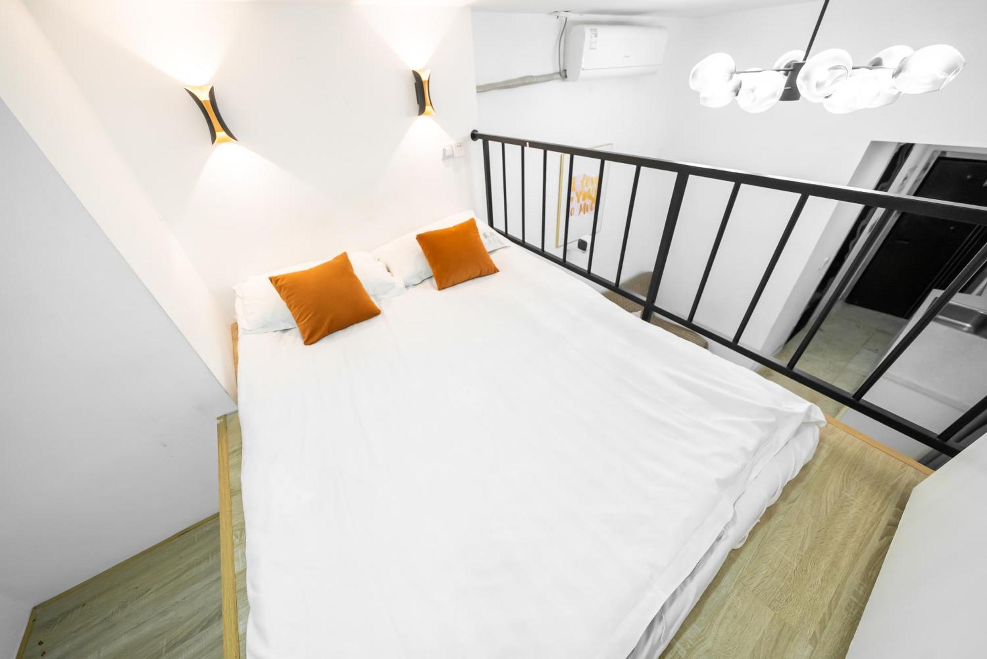 Bund View Apartment *